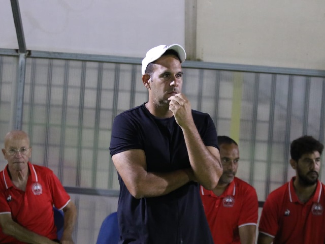 מאמין בקבוצתו למרות ההפסד. אלימלך (דאפר מחאמיד)